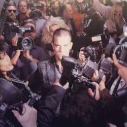 ROBBIE WILLIAMS LIFE THRU A LENS Фирменный CD ROBBIE WILLIAMS LIFE THRU A LENS Фирменный CD